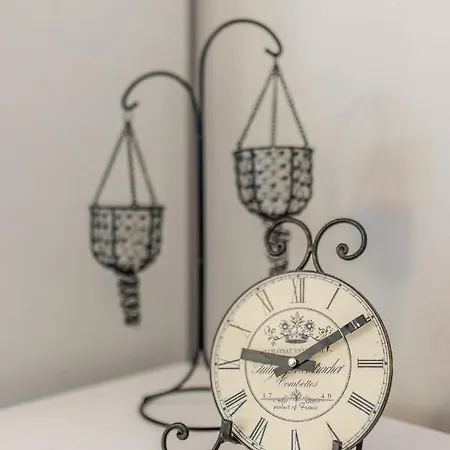 Apartment Artistic Chill Art 2+2.centar Of Split. *