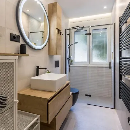 Artistic Chill Art 2+2.centar Of Split.