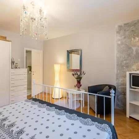 Artistic Chill Art 2+2.centar Of Split. Apartment Split