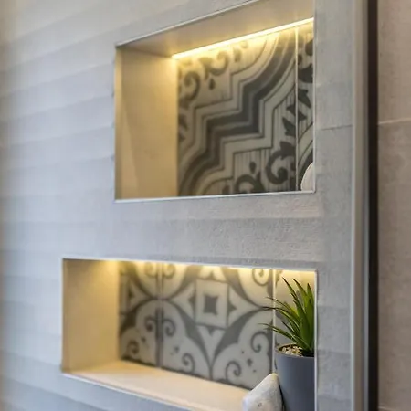 Artistic Chill Art 2+2.centar Of Split. *