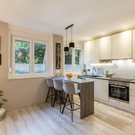 Artistic Chill Art 2+2.centar Of Split. Apartment *