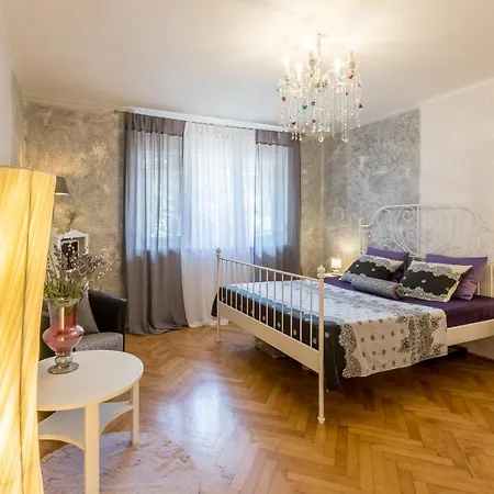 Apartment Artistic Chill Art 2+2.centar Of Split. *