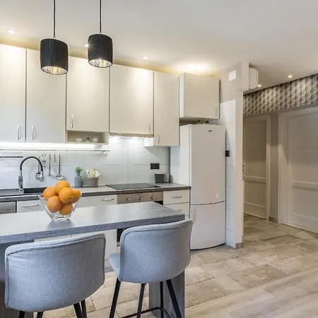 Artistic Chill Art 2+2.centar Of Split. Apartment