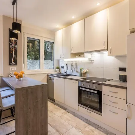 Artistic Chill Art 2+2.centar Of Split. Split