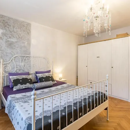 Artistic Chill Art 2+2.centar Of Split. * Split