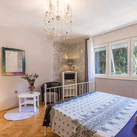 Artistic Chill Art 2+2.centar Of Split.