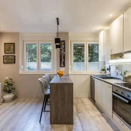 Apartman Artistic Chill Art 2+2.centar Of Split. *