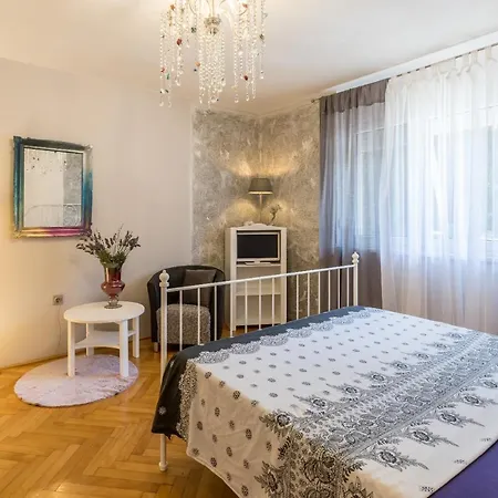 Artistic Chill Art 2+2.centar Of Split.