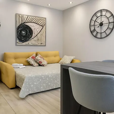 Apartment Artistic Chill Art 2+2.centar Of Split. Split